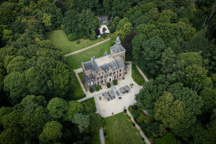 Luchtfoto Maarten Maartenshuis op Landgoed Zonheuvel